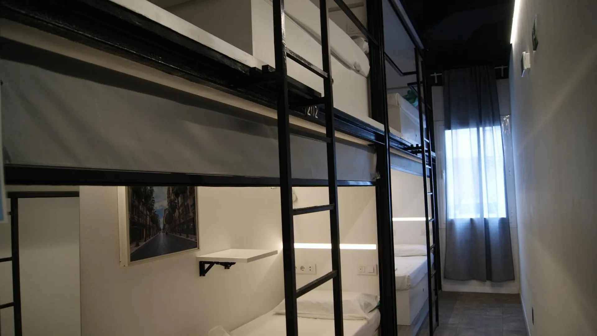 Capsulehotel M Pods Malaga Hotel